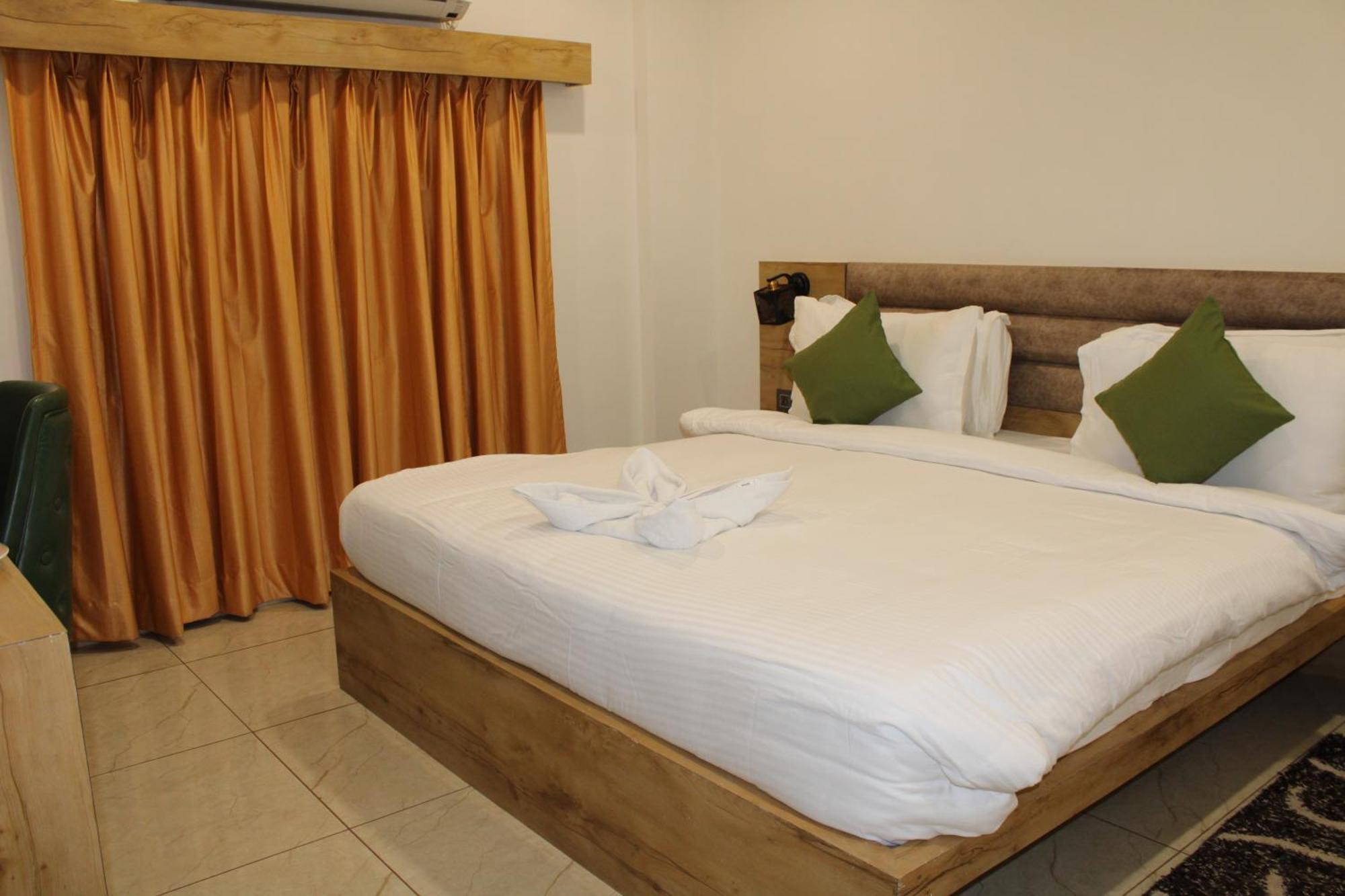 Clarks Collection Somnath Hotel Ngoại thất bức ảnh