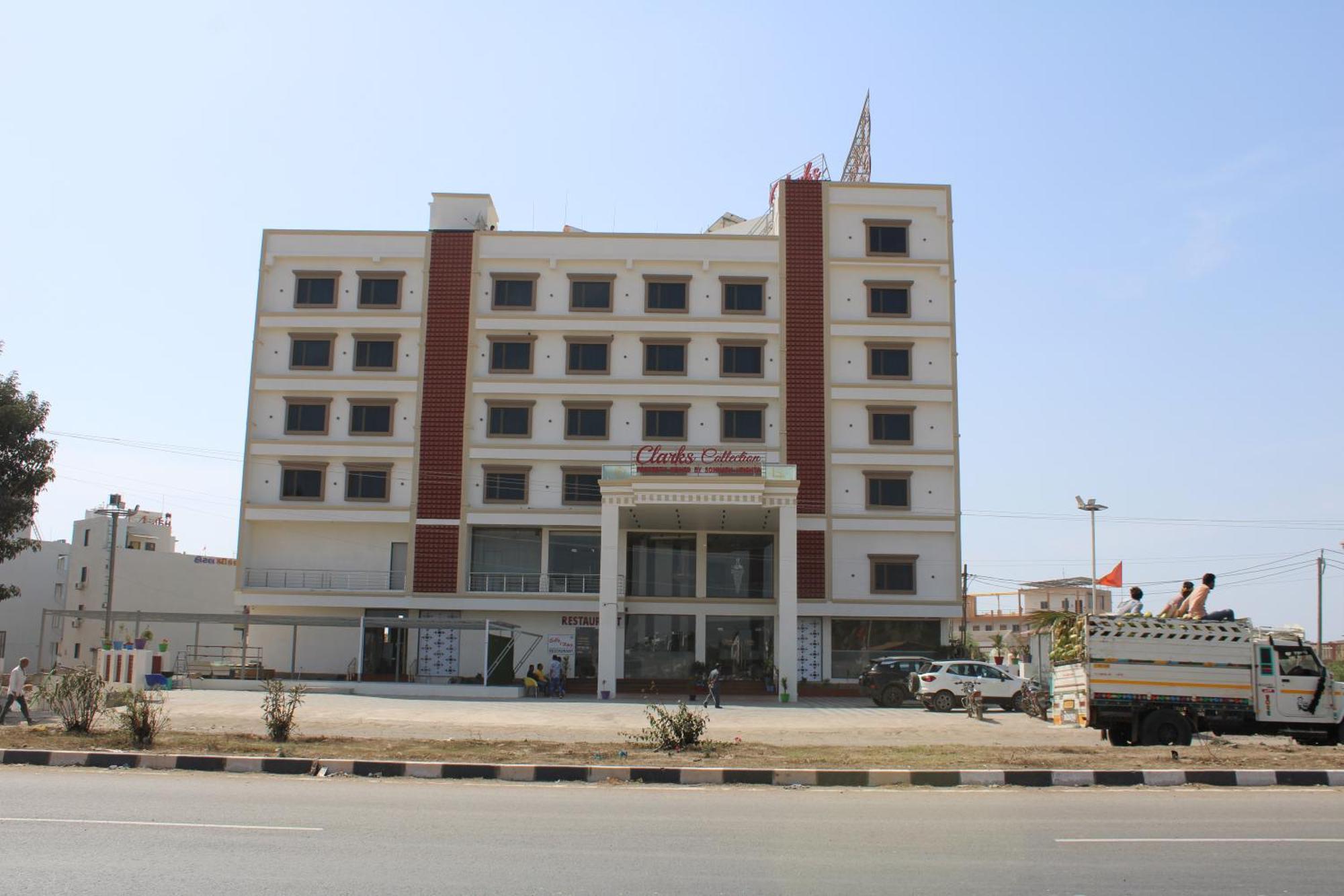 Clarks Collection Somnath Hotel Ngoại thất bức ảnh